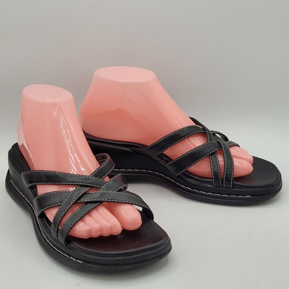 Curfew black leather 2.25" wedge slide sandals W/ criss-cross straps Size 7.5 - Picture 2 of 16